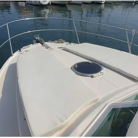 Úszó hotel Bateau De Roland Saint-Laurent-du-Var